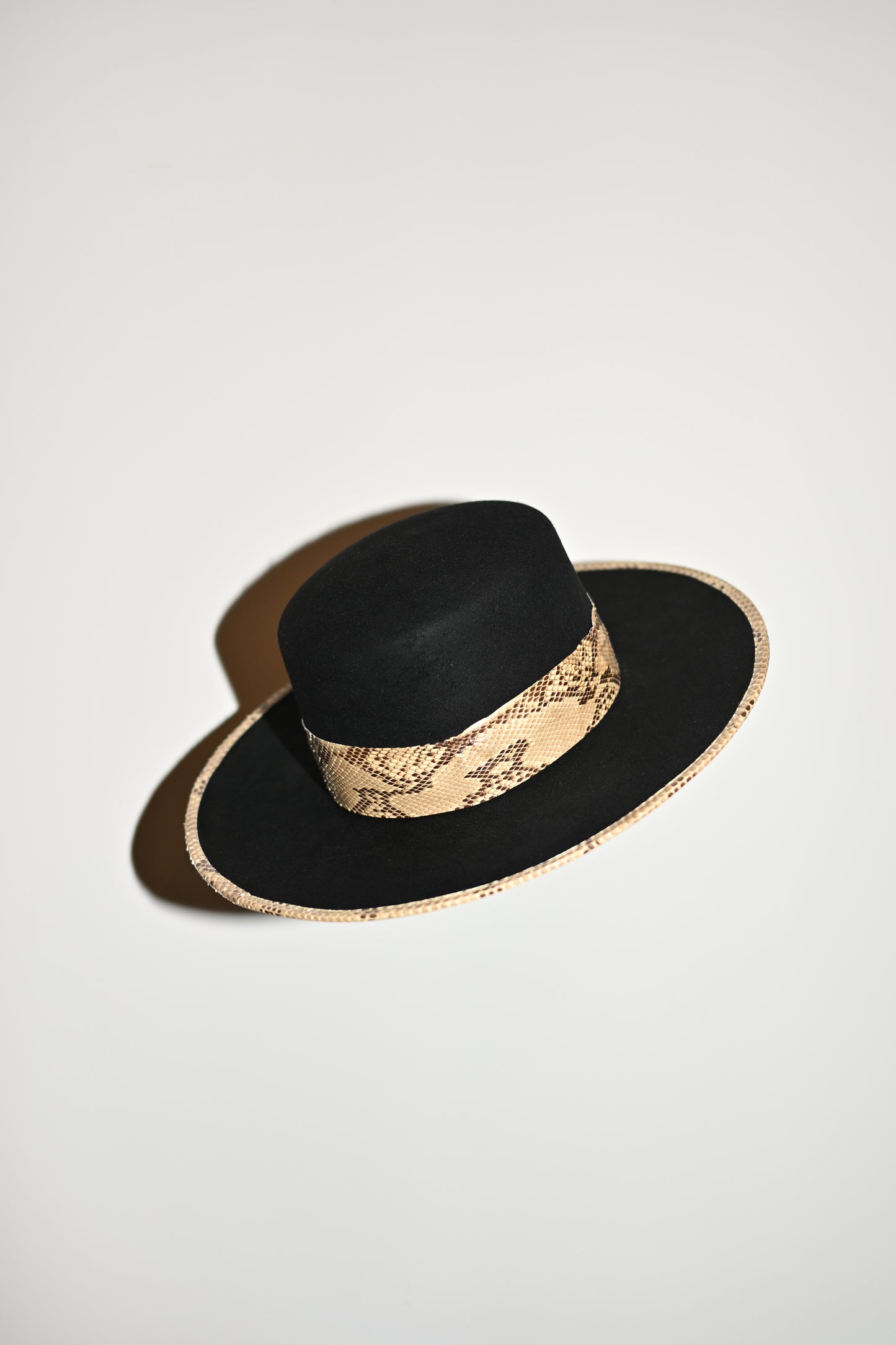 -Cantle- Western Weight Rabbit