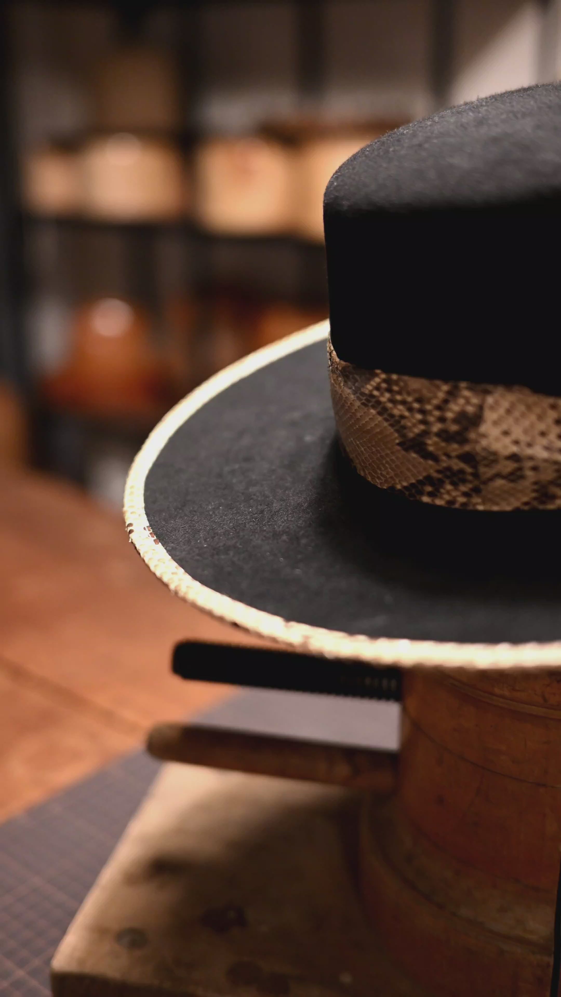 帽子 CROWTED HATTERS Western Weight Rabbit Cantle- Western Weight Rabbit – CROWTED HATTERS